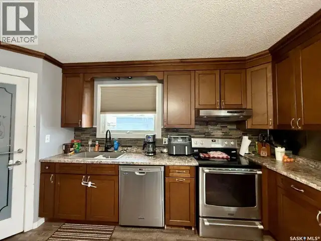 30 West ROAD Kindersley, Saskatchewan in Houses for Sale in Saskatoon - Image 12