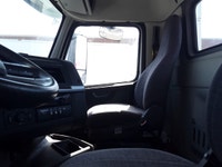 2018 Volvo VNR64 2018 VOLVO VNR64T 300 Tandem Axle Tractor - Automatic transmission-52000 GVW. Cette... (image 8)