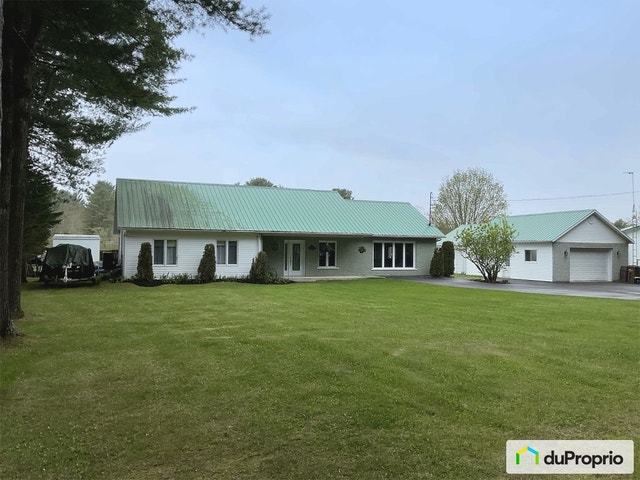 $725,000 - Bungalow for sale in Ste-Clotilde-De-Horton — photo 1