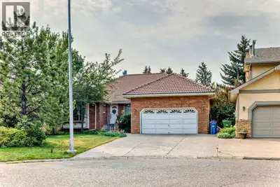 Welcome to a large walkout bungalow in the heart of Varsity Estates. The home has over 4,600 of liva...