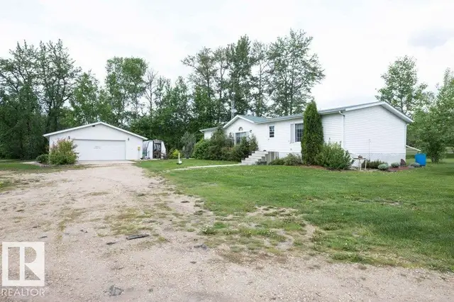 4903A 47 AV Rural Westlock County, Alberta in Houses for Sale in Edmonton - Image 5
