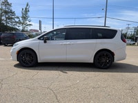 The 2026 Chrysler Pacifica Select offers a stylish, versatile, and family-friendly driving experienc... (image 2)