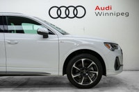 Local Trade!!! Get noticed in this gorgeous Glacier White Metallic SUV! Treat yourself to the featur... (image 4)