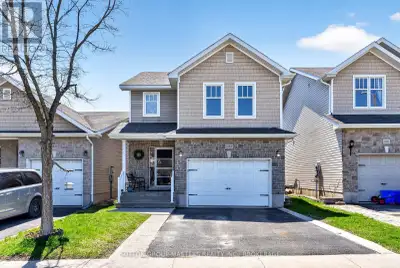 Welcome to this beautifully updated 2-storey home, offering 4 bedrooms ( 3+1 ) and 2.5 bathrooms in...