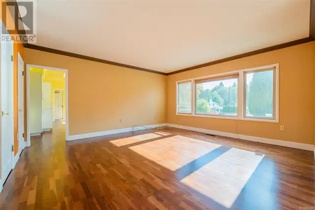 441 Memorial Ave Qualicum Beach, British Columbia in Houses for Sale in Parksville / Qualicum Beach - Image 36