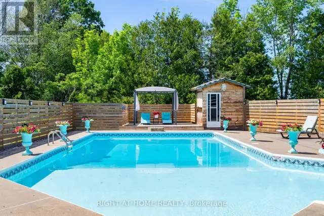 560 CONCESSION ROAD 15 W Tiny, Ontario in Houses for Sale in Barrie - Image 3