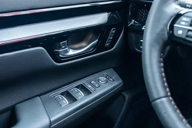 2026 Honda CR-V Hybrid Touring in Cars & Trucks in Edmonton - Image 19