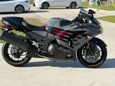 APPLY NOW: https://www.ridecollective.ca/get-pre-approved 2022 KAWASAKI NINJA ZX-14R ABS • High-outp...