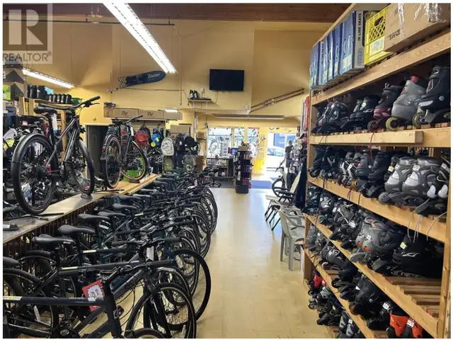 1433 PEMBERTON AVENUE North Vancouver, British Columbia63235577597953121