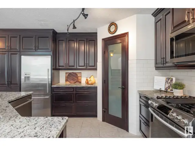 4319 38A AV NW Edmonton, Alberta62866663362179124