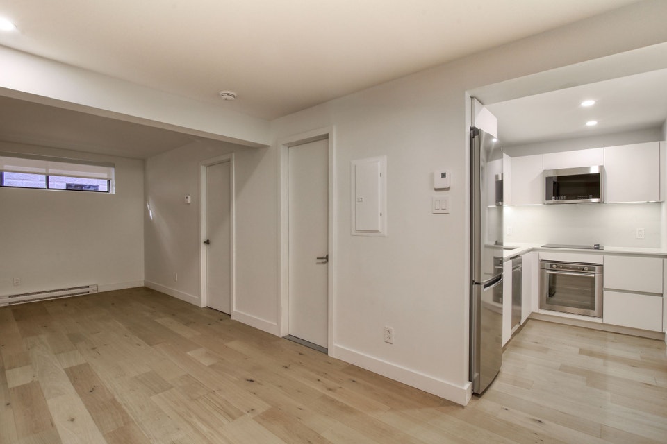 renovated 1-bed apartment near Concordia Loyola - ID 2982 2