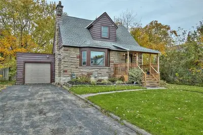 3-Bedroom Upper Unit for Rent – 149 1st Ave., Welland $200 Discount for First 2 Month’s Rent! Pets w...