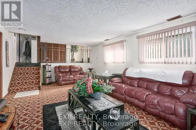 9995 PORT FRANKS ESTATES DRIVE Lambton Shores (Port Franks), Ont in Houses for Sale in Grand Bend - Image 15