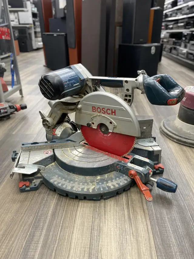 Bosch 4212L Corded Mitre Saw in Power Tools in City of Toronto - Image 2