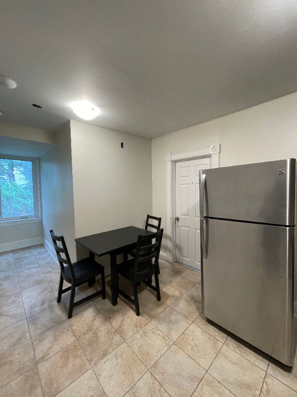 Room for rent in Two Bedroom Apart near University of Ottawa Room