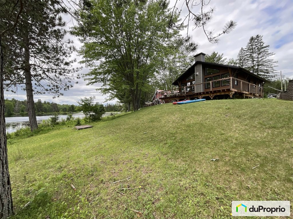 $575,000 - Cottage for sale in St-Alexis-Des-Monts — photo 1