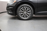 The 2019 Volkswagen Jetta delivers European-inspired styling, excellent fuel efficiency, and a comfo... (image 3)