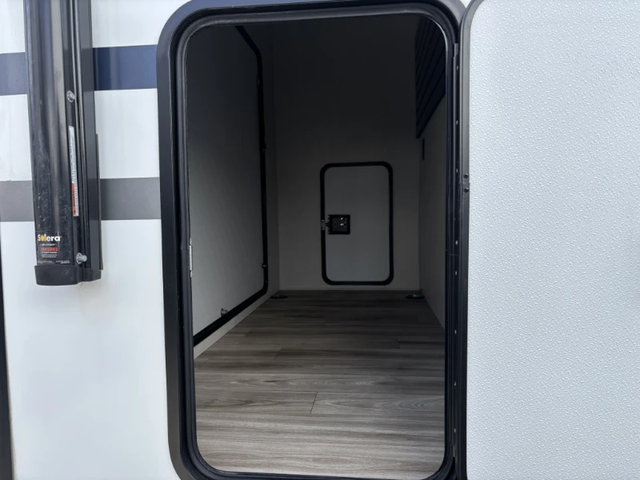 2026 VENTURE SPORTTREK STINGER 222VUD in Travel Trailers & Campers in Kelowna - Image 13