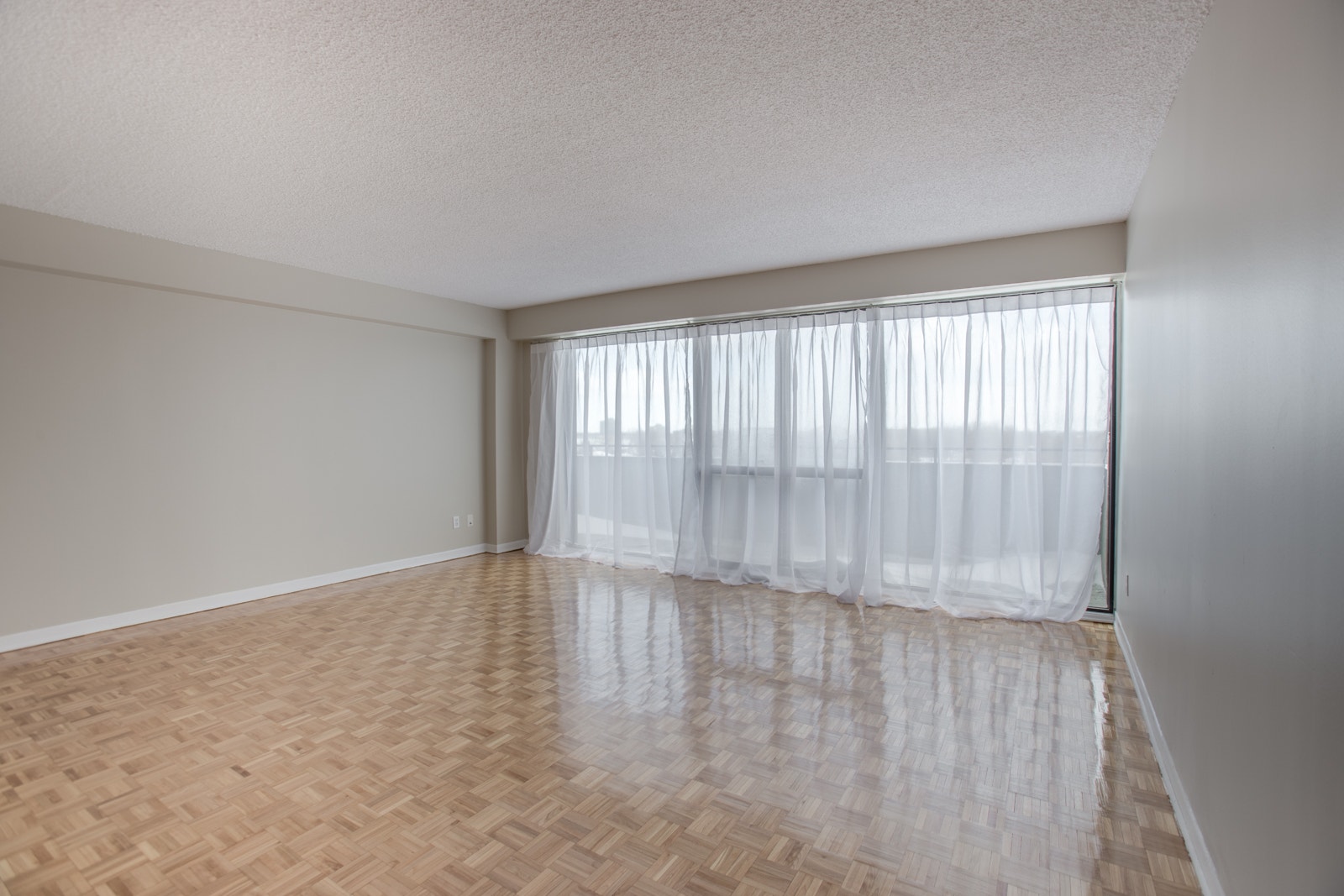 205 Rue Frobisher Dr — photo 3