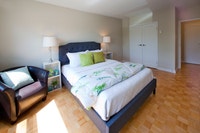 SPACIOUS 1 BEDROOM PLUS DEN APARTMENT FOR RENT IN SARNIA! SELECT APARTMENTS FULLY REVITALIZED WITH P... (image 4)