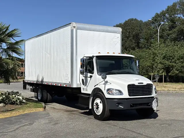 2015 Freightliner M2 106 24 Foot Hydraulic Brake Cube Van with P in Heavy Trucks in City of Toronto - Image 3