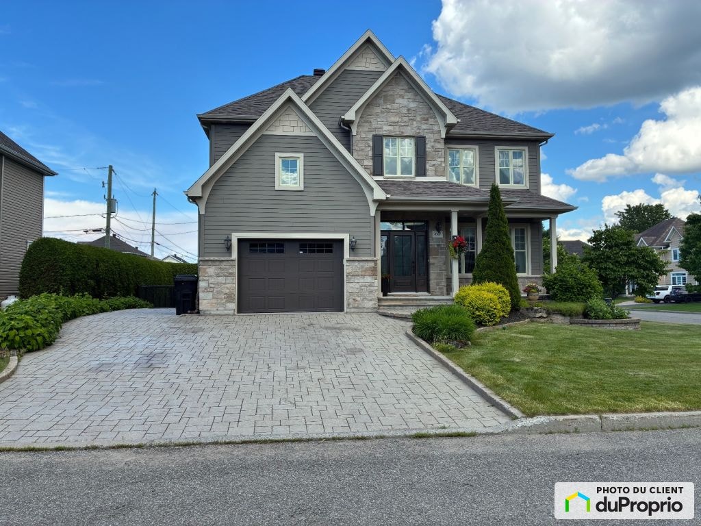 $899,000 - 2 Storey for sale in St-Nicolas — photo 1