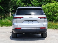 Memory Seat - Heated Seats - Heated Steering Wheel - Power Liftgate - 4x4 drivetrain for all-weather... (image 8)
