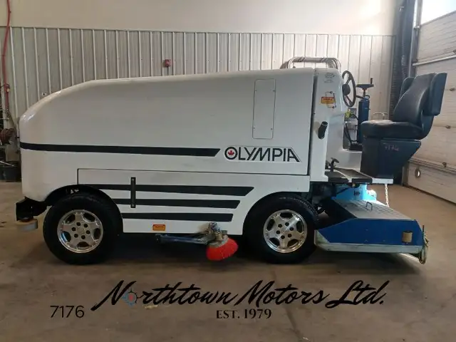 2002 Olympia Millenium Ice Resurfacer in Heavy Trucks in Saskatoon - Image 2