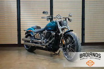 2026 Harley-Davidson BreakoutWhy Blend in When You Can Break Out?With 34 degrees of rake in the neck...