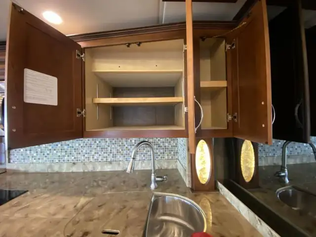 2014 Newmar Mountain Aire 4369 in RVs & Motorhomes in Abbotsford - Image 15