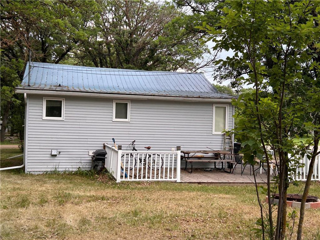 62 Elm Drive Killarney, Manitoba in Houses for Sale in Brandon - Image 2