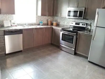 Rooms for rent new floor, carpet free, included all stainless steel appliances, lawn care and snow r...
