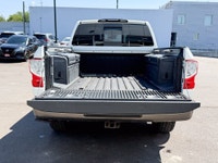 2018 Nissan Titan Platinum ONE OWNER l LOW KM l FULL SERVICE Pearl White 5.6L V8 DOHC 4WD 7-Speed Au... (image 9)
