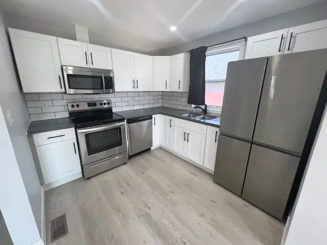 2 Bed, 1 Bath, with Backyard and Storage in Long Term Rentals in Oshawa / Durham Region - Image 6