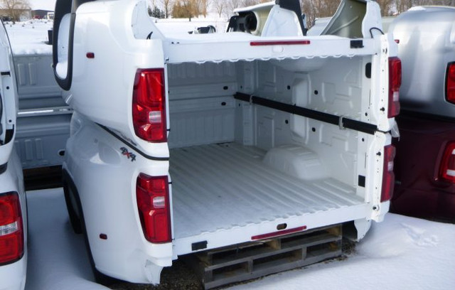 2020-2025 Chev Silverado Dually 3500 8' Box White in Auto Body Parts in Kitchener / Waterloo