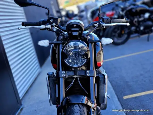 2024 Triumph Trident 660 Sapphire Black in Street, Cruisers & Choppers in Oshawa / Durham Region - Image 7