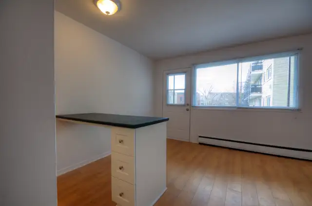 4 1/2 Verdun Metro Lasalle ou de l'Église in Long Term Rentals in City of Montréal - Image 7