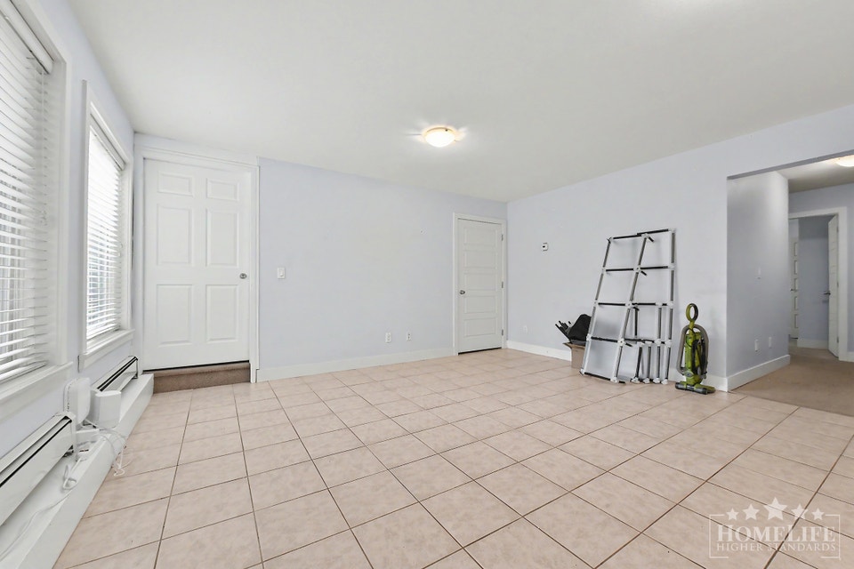 Bright 2-Bedroom Basement Suite in Desirable Sullivan Neighbourh 4