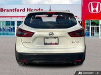 Ready for daily adventures? This 2023 Nissan Qashqai Sport Utility, in sleek White, is engineered fo... (image 4)