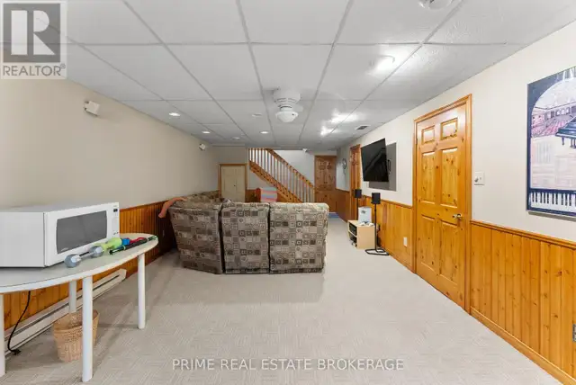 9856 HURON PLACE Lambton Shores (Grand Bend), Ontario in Houses for Sale in Grand Bend - Image 31
