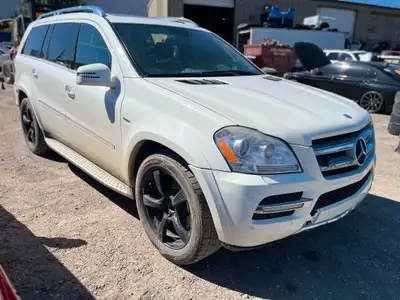 VIN is 4JGBF2FE5CA782067. Mileage is 232,402 KM. Engine is a 3.0L V6. This is an 8 Seater AWD SUV. T...