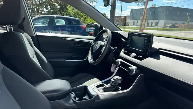 2021 Toyota RAV4 LE -NO ACCIDENT-LOW MILEAGE-BLIND SPOT MONITOR- in Cars & Trucks in Markham / York Region - Image 25