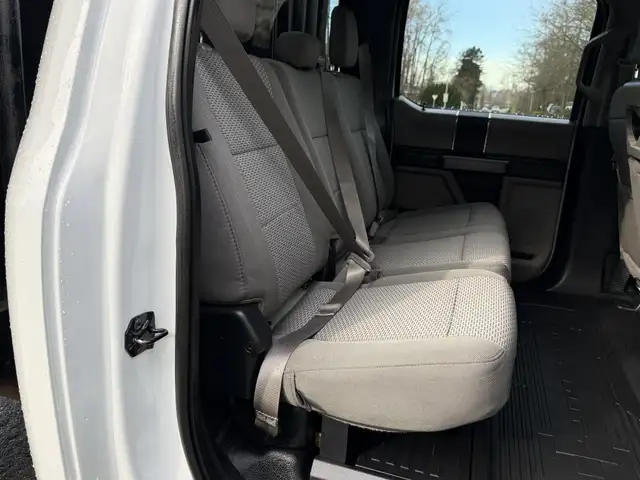 2017 Ford F-450 Super Duty XL 4x4 Crew Cab 9 Foot Dump Truck in Heavy Trucks in Regina - Image 35