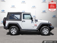 New Price! Bright White Clearcoat 2018 Jeep Wrangler JK Sport - Super Low KMs - Stereo Upgraded 4WD... (image 5)