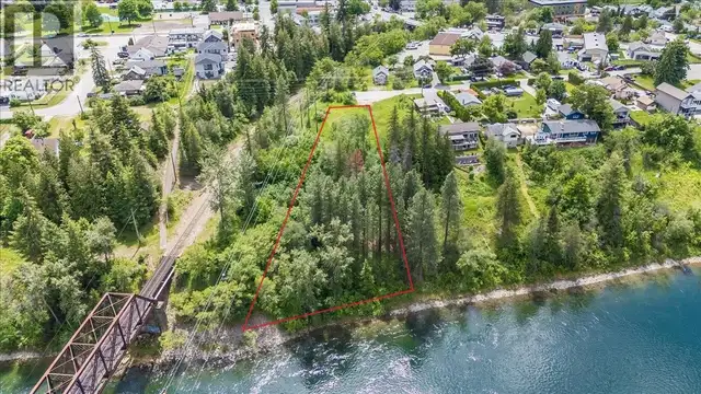 1101 1st Street Lot# Lot B Castlegar, British Columbia in Land for Sale in Nelson - Image 4