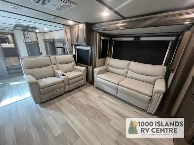 2023 Grand Design Solitude 380FL in Travel Trailers & Campers in Kingston - Image 13