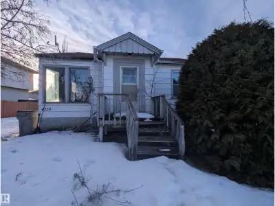 INVESTORS & FIRST TIME HOME BUYERS. Don't miss this one! The town of Calmar is just a short drive to...