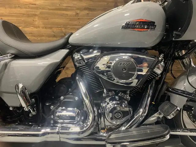 2025 Harley-Davidson Road Glide in Street, Cruisers & Choppers in Oshawa / Durham Region - Image 5