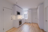 Renovated Akelius three bedroom apartment for rent. Located near avenue Mariette in the Notre-Dame-D... (image 2)