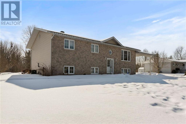 640 JEAN AVENUE Pembroke, Ontario in Houses for Sale in Pembroke - Image 3